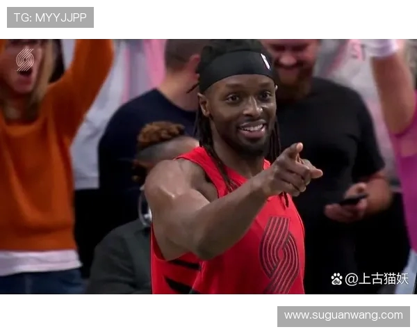 克林根称赞教练战术与队友配合助力个人23分18篮板7助攻表现